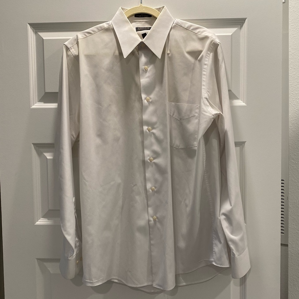 Arrow Men’s White Button-down Shirt Size 16in Neck, 34/35in Sleeve, Large